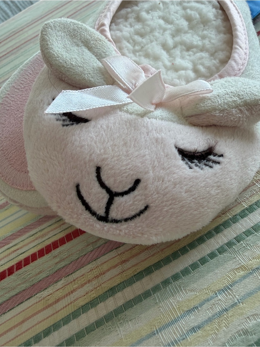 LAMB Plush White and Pink Lamb Slipper with Bow Accent  . size 5-6 discontinued